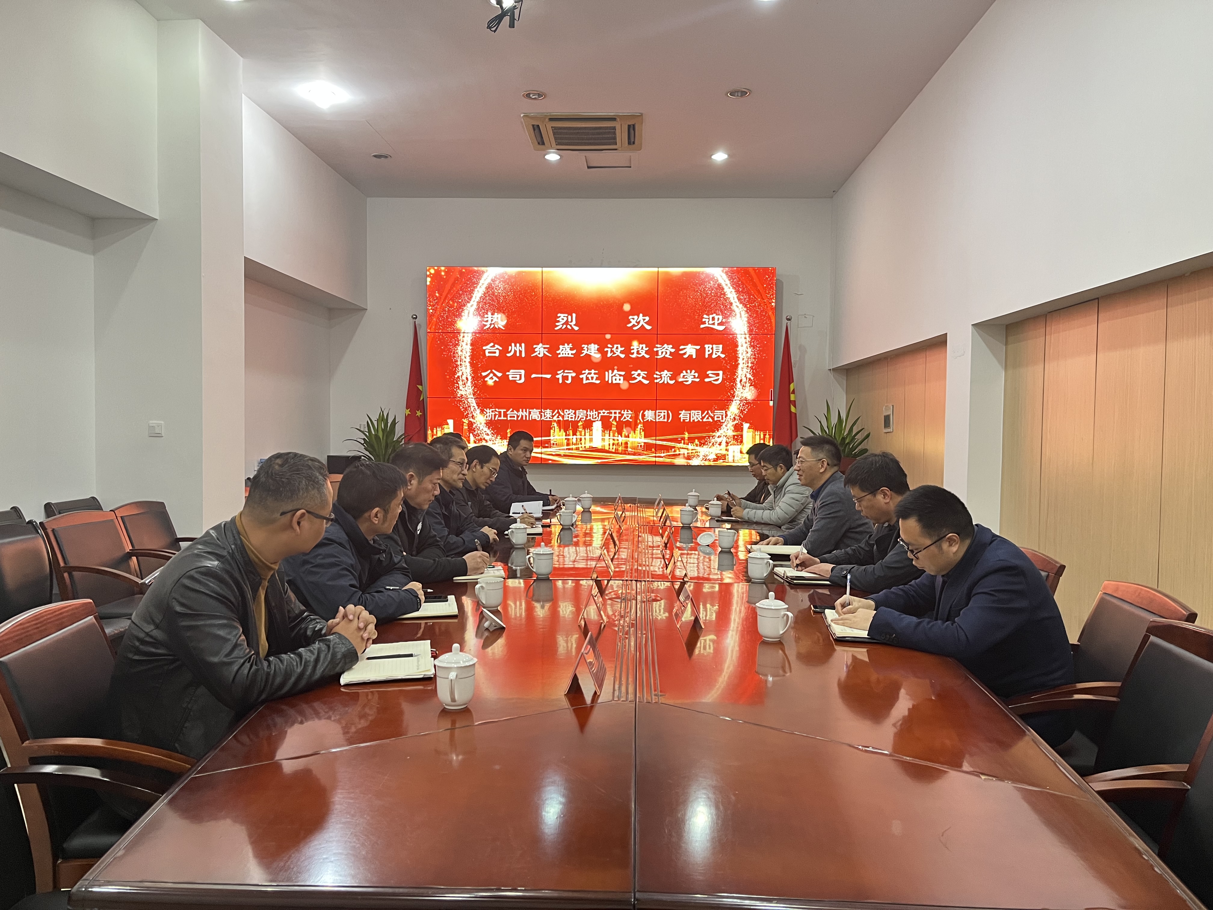 1638154728866977.jpg 圖為交流學(xué)習(xí)會(huì)現(xiàn)場.jpg