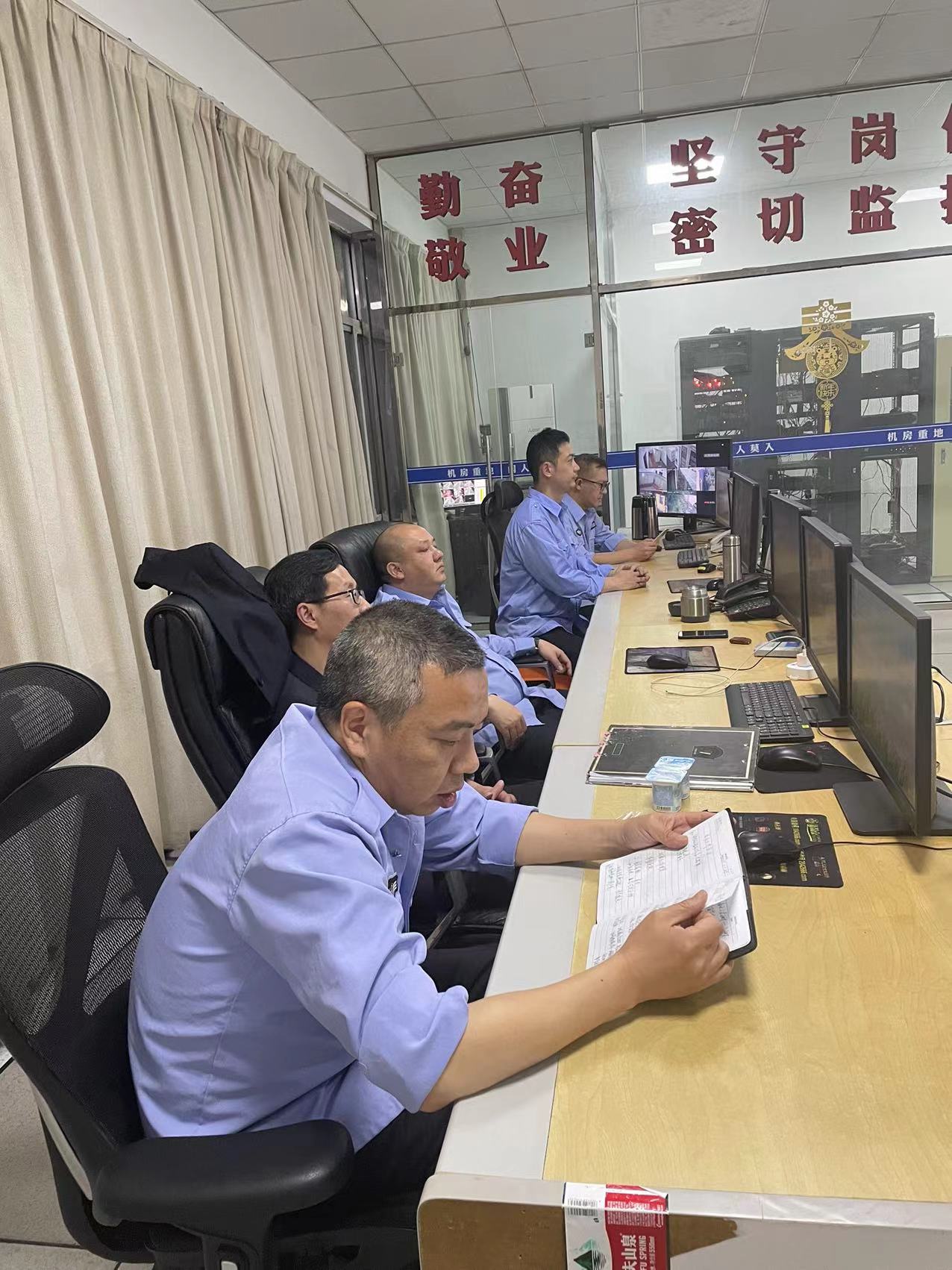 1649918829332412.jpg 執(zhí)勤一隊學習王之佳攝.jpg