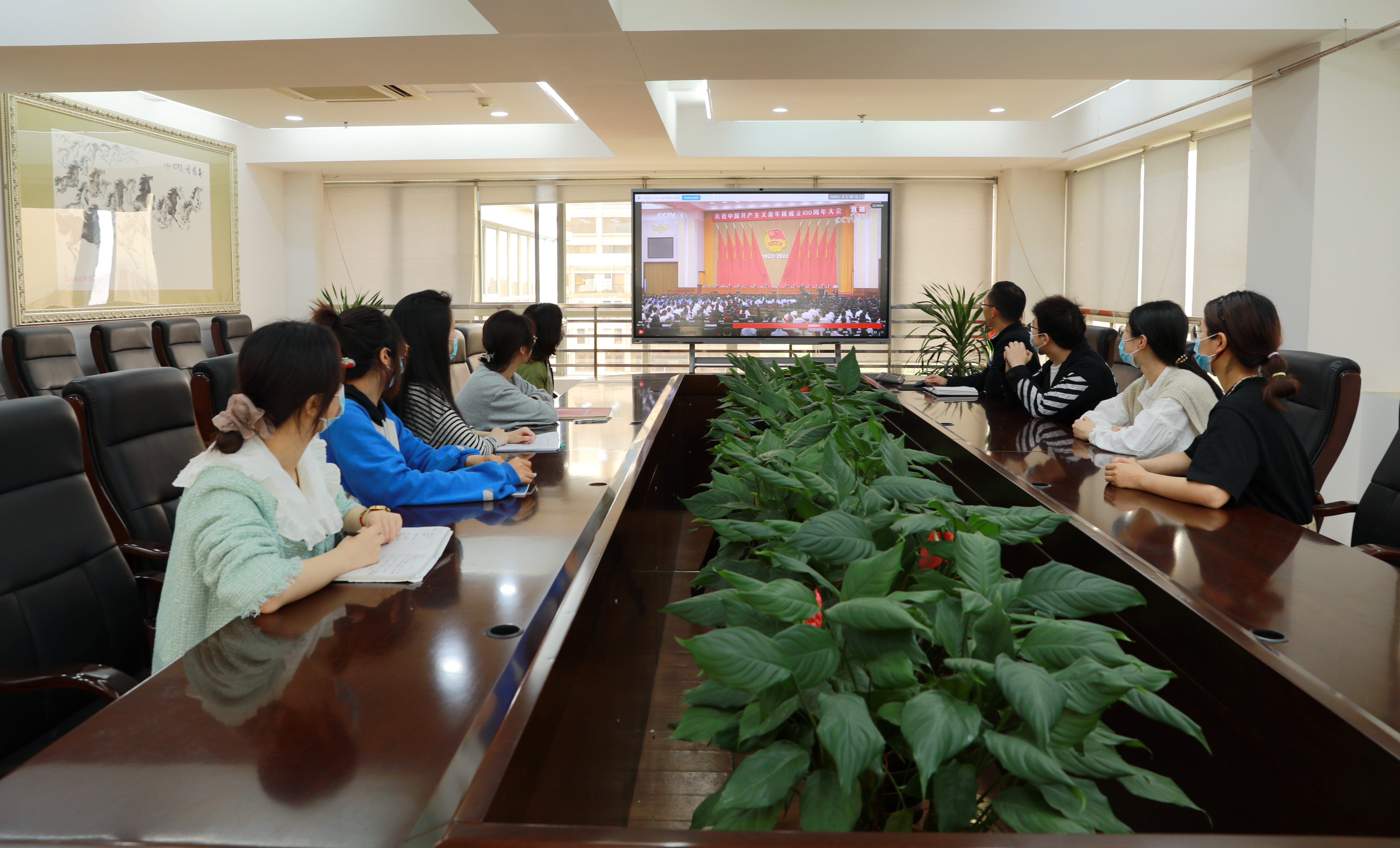 1652239334831695.jpg 行政團(tuán)支部組織收看大會直播.jpg