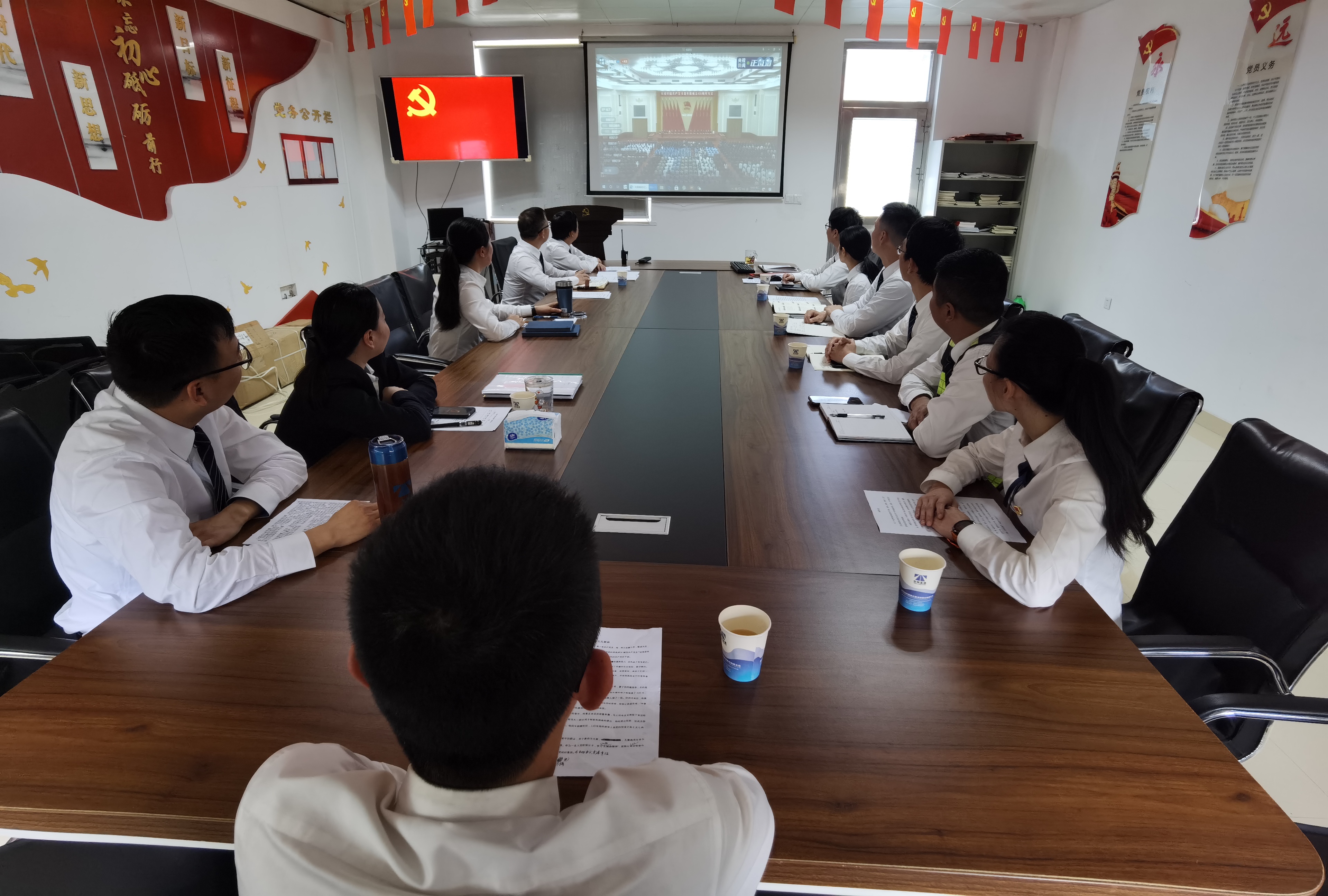 1652239406966678.jpg 溫嶺西收費(fèi)所團(tuán)支部組織收看大會直播.jpg