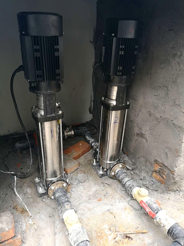 供水的水泵 金衛(wèi)軍攝_副本.jpg